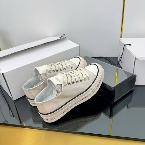 スーパーコピーブランド靴角部分ディテール